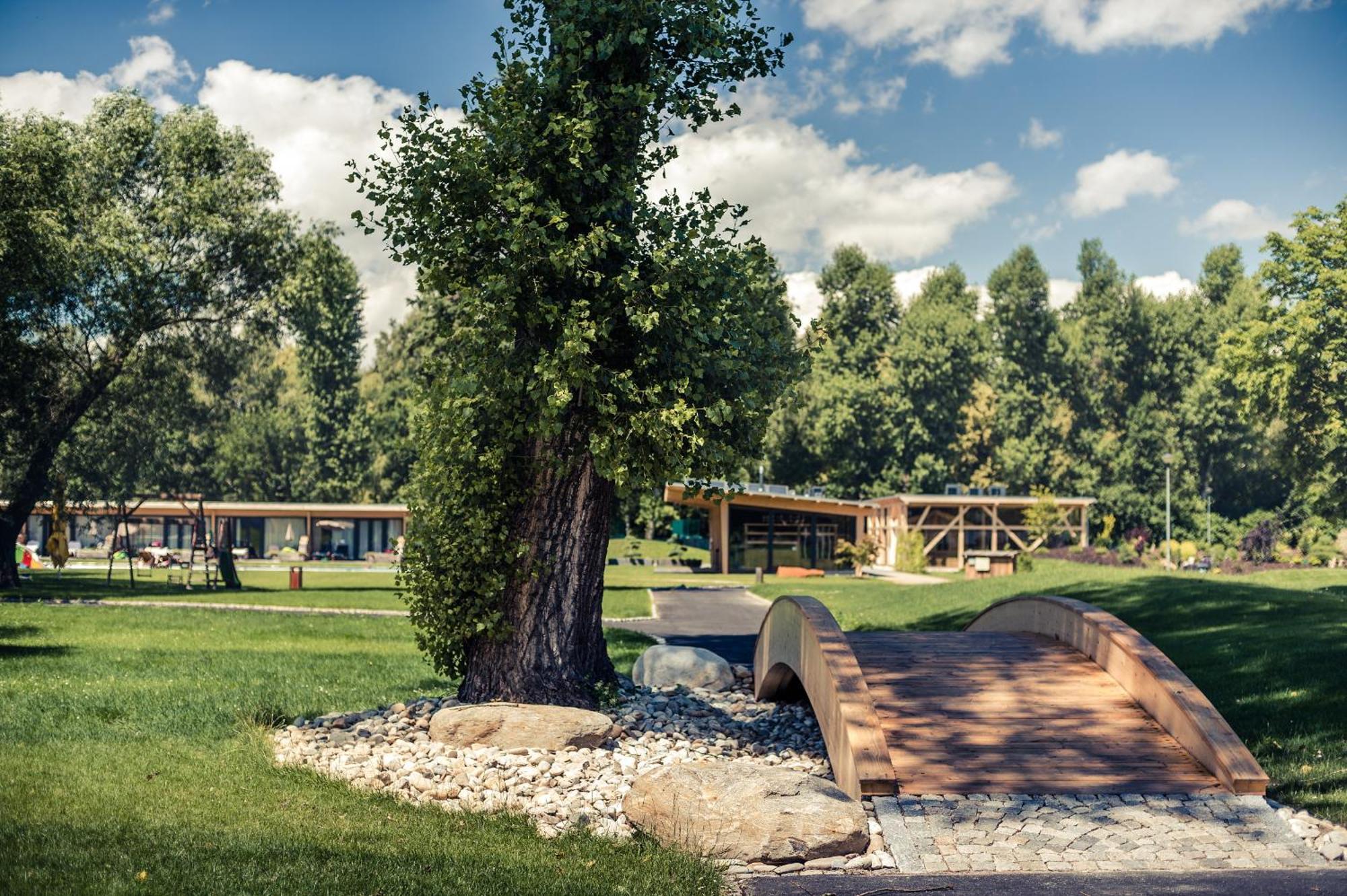 Villa Resort & Organic Spa - Zahajen Prodej Letni Sezony チェスケー・ブジェヨヴィツェ エクステリア 写真