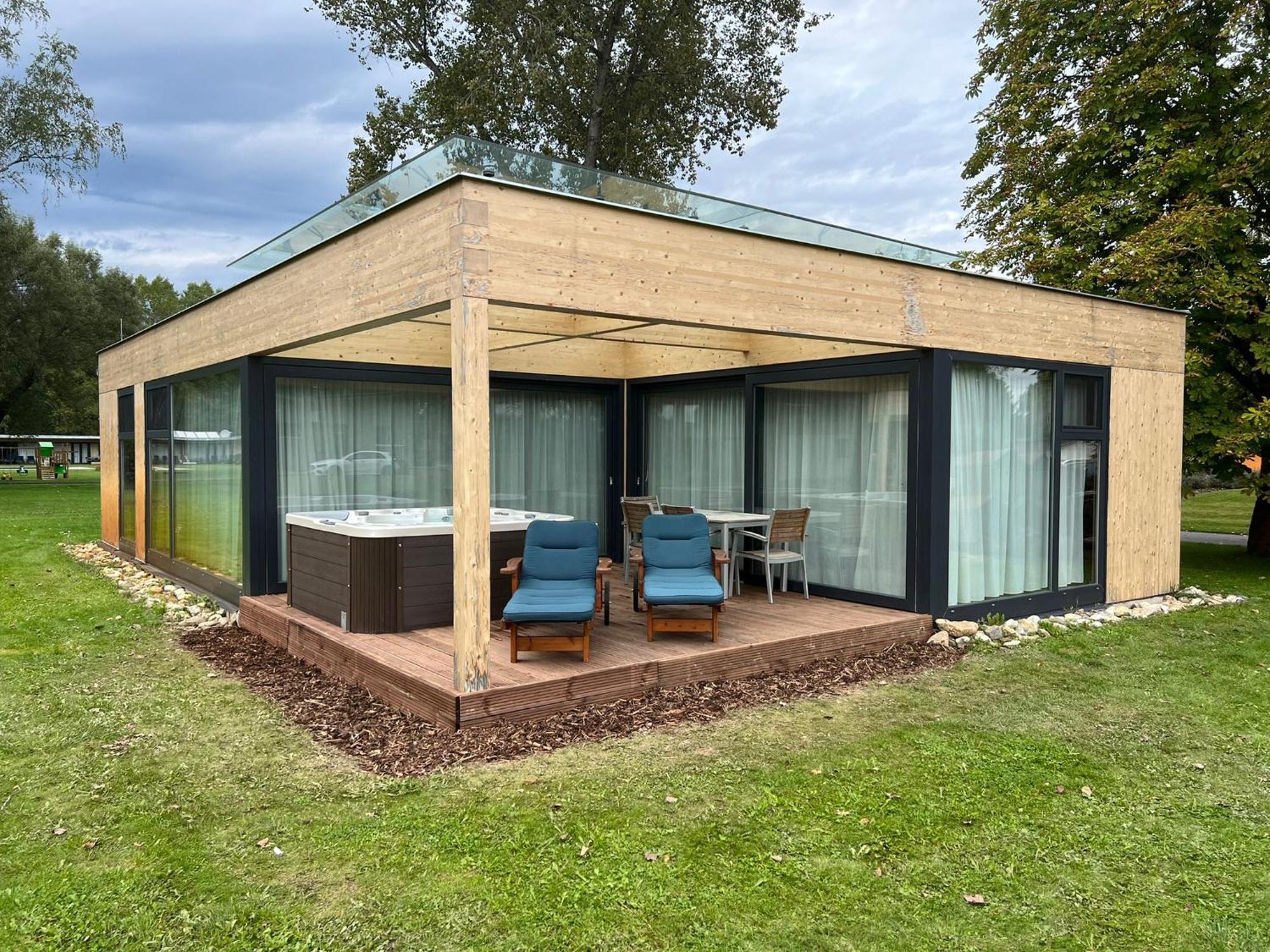 Villa Resort & Organic Spa - Zahajen Prodej Letni Sezony チェスケー・ブジェヨヴィツェ エクステリア 写真